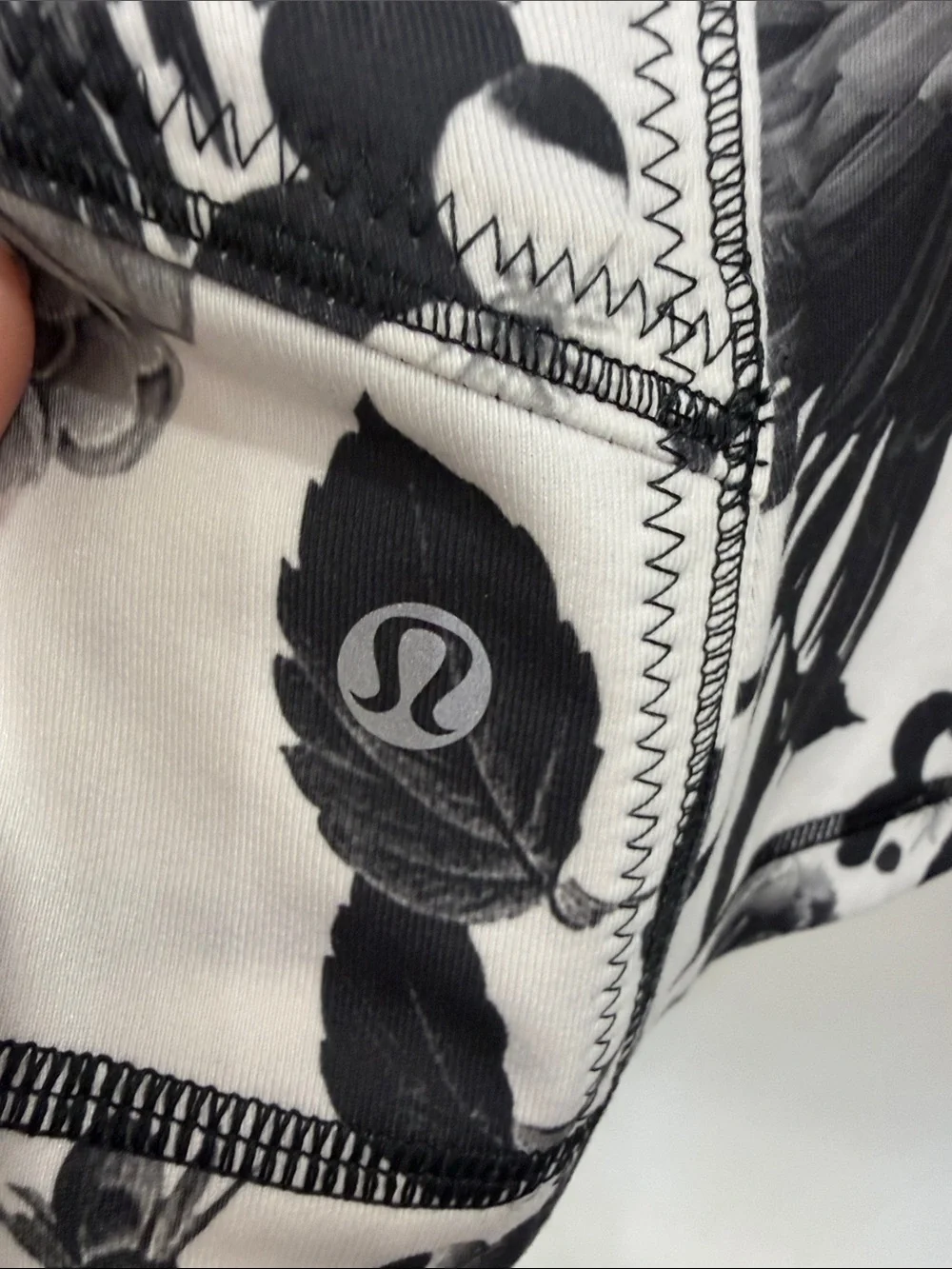 Lululemon Forme jacket II brisk bloom floral print black white full zip size 10.